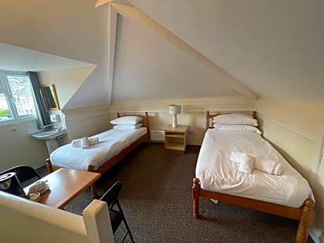 Standard Twin Room with Shared Bathroom