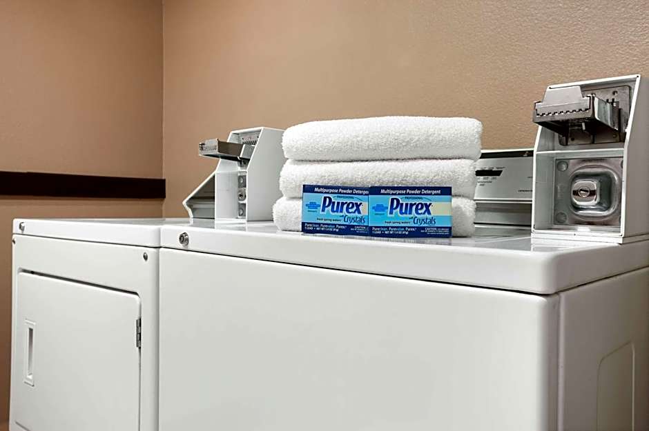 Days Inn & Suites by Wyndham Conroe North