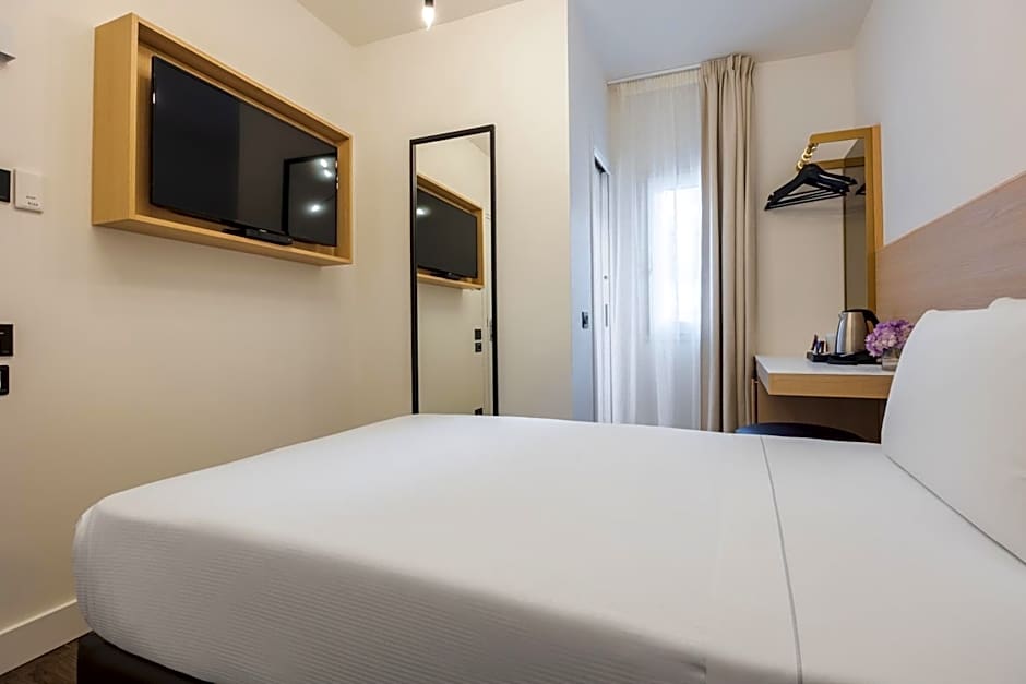 Globus Urban Hotel
