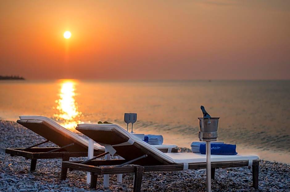 Villa Di Mare Seaside Suites