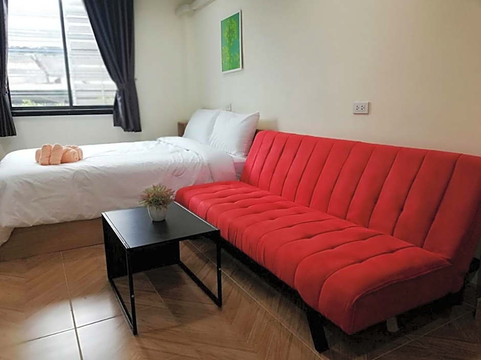 Double D Rooms & Cafe