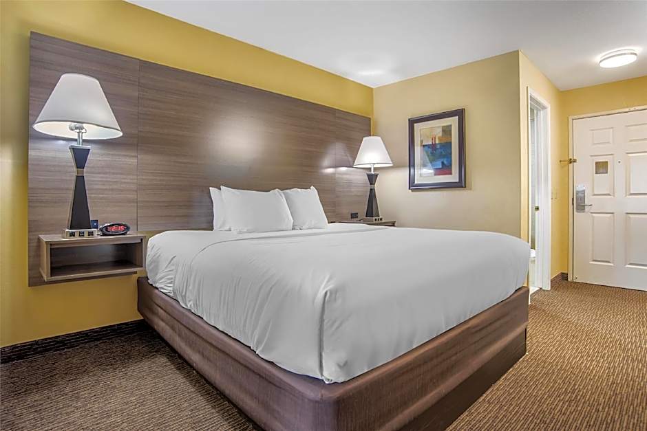 Photo 1 of 7 of 1 King Bed with Sofabed Suite