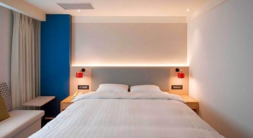 Holiday Inn Express Taipei Train Station