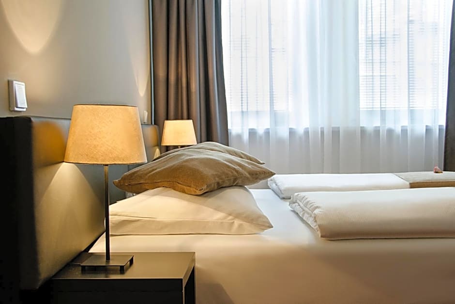 Photo 1 of 4 of Superior Single Room