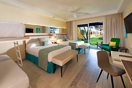 Privileged Family Deluxe (3 adults + 2 children)