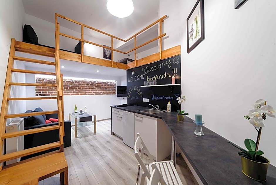 2 Nights Apartments - great location, right next to Main Rail and Bus Station, 10 min to Main Square by foot