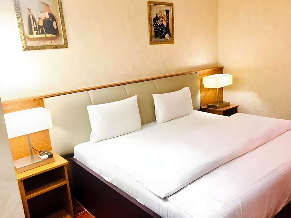 OYO 338 Transworld Hotel