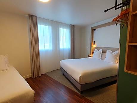 Family Room with One Queen Bed and One Single Bed - Non-Smoking