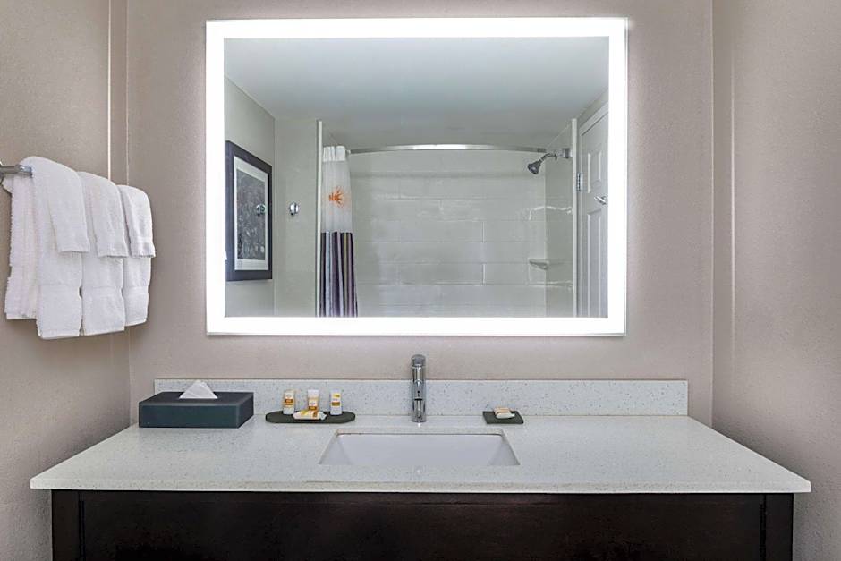 La Quinta Inn & Suites by Wyndham Kennesaw