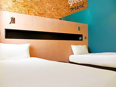 POP Room with Two Single Beds