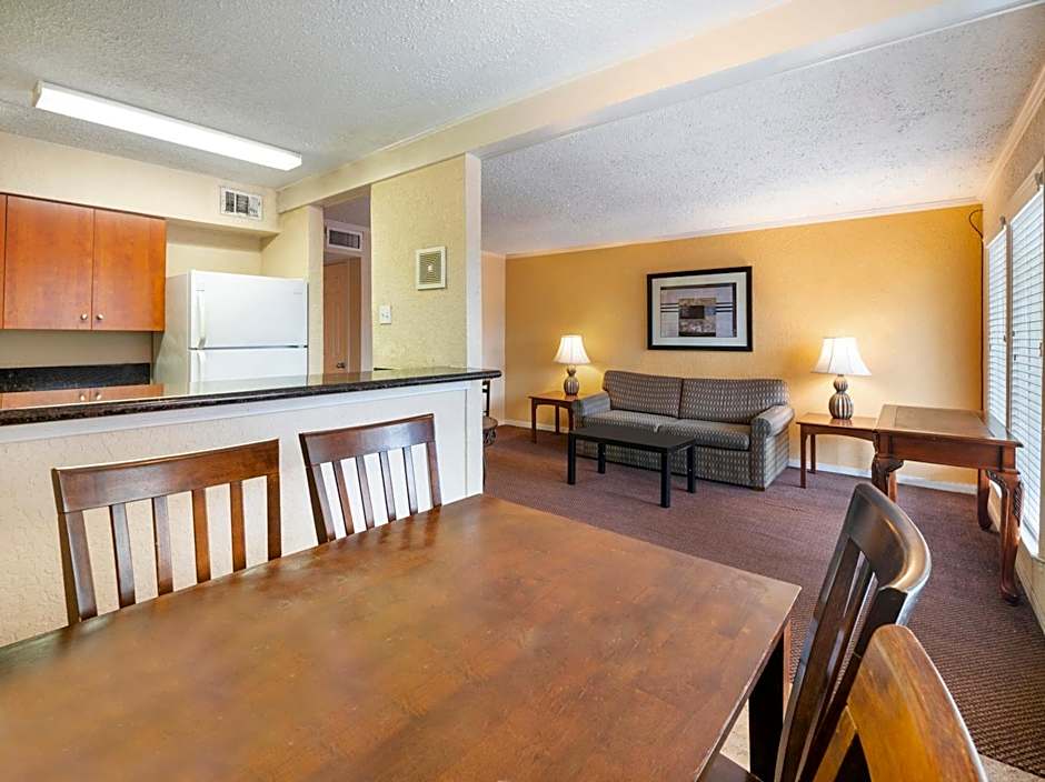 OYO Hotel & Apartments Houston Galleria