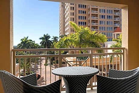 Deluxe Room, 1 King Bed, Balcony