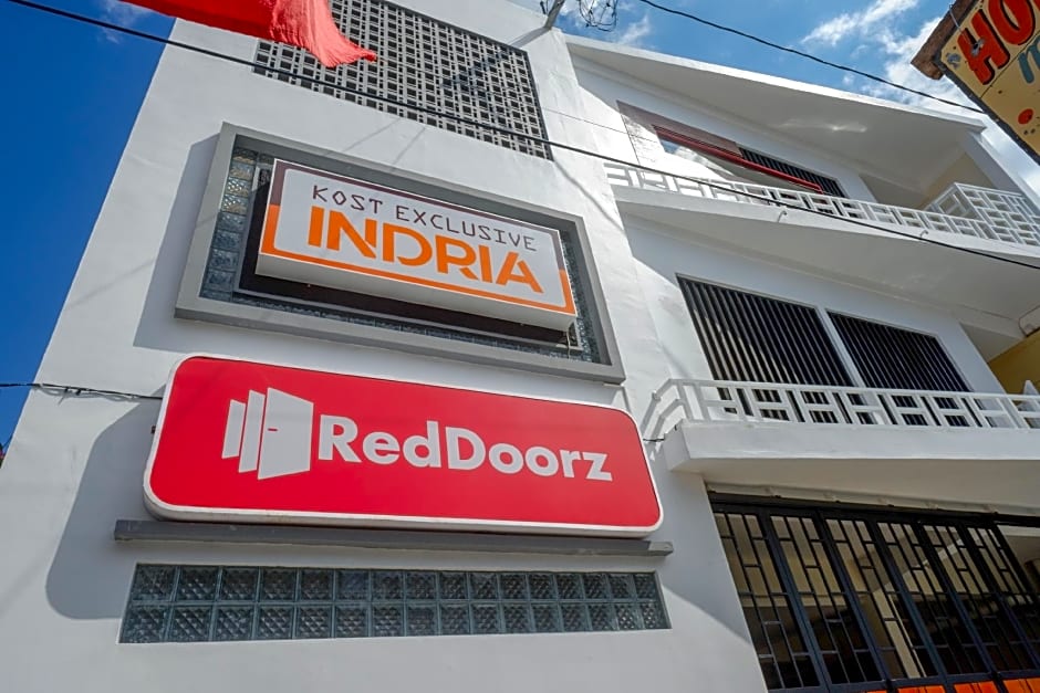 RedDoorz Plus near Pasar Gede Solo
