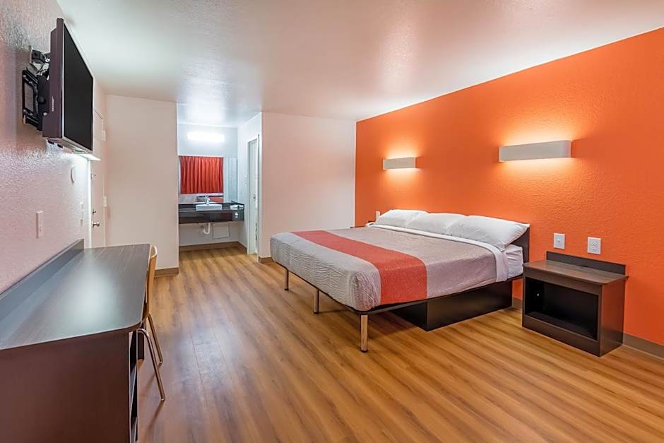 Motel 6-Arlington, TX - UTA