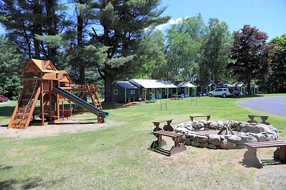 Rowe's Adirondack Cabins of Schroon Lake
