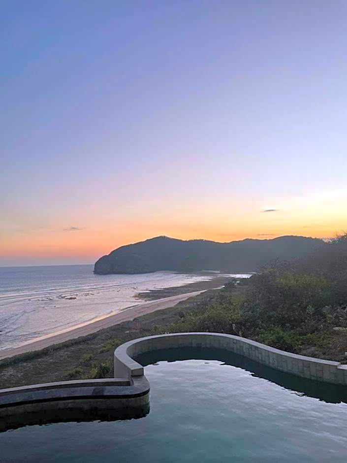 Kini Resort - Luxury Beachfront Bamboo Resort