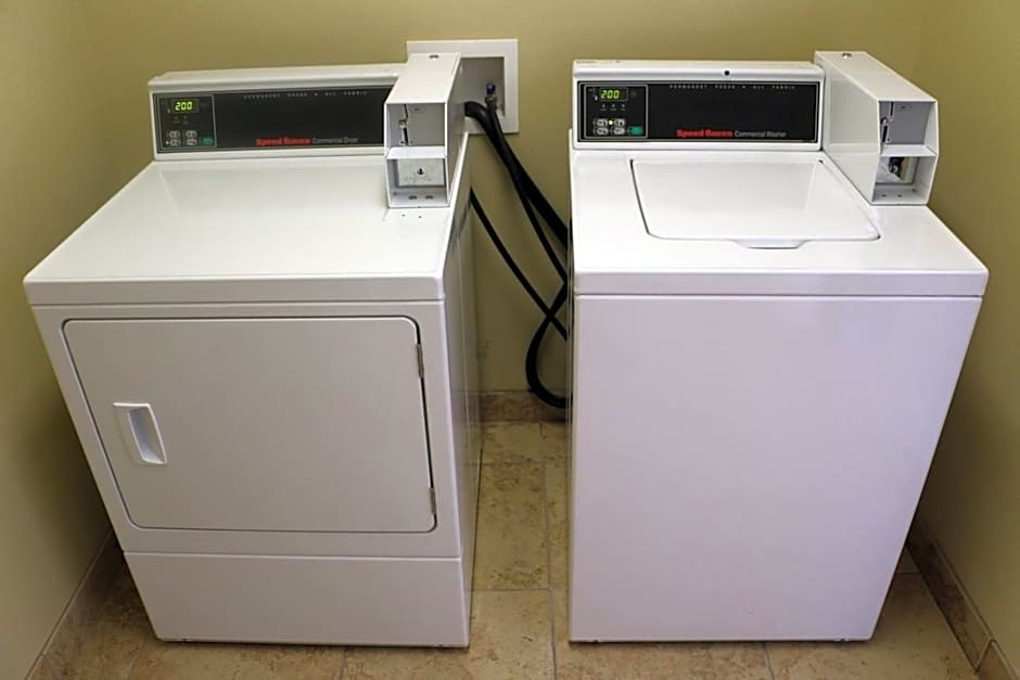 Days Inn by Wyndham Baton Rouge I-10