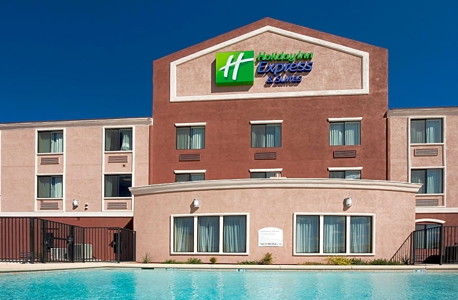 Holiday Inn Express & Suites Willcox