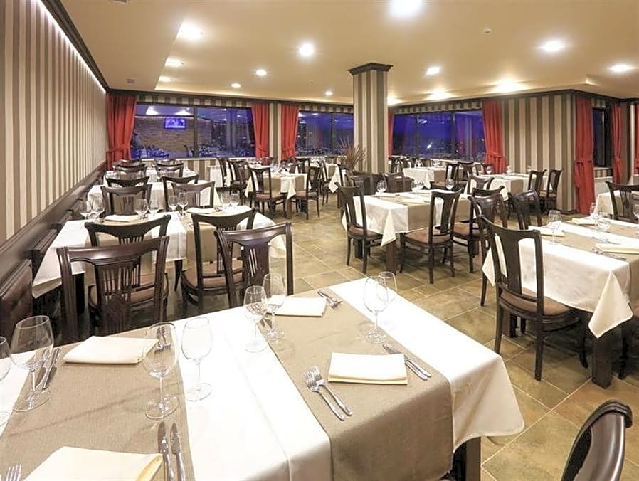 Royal Park Apartments