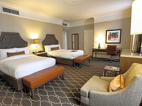 Deluxe Double Room with Two Double Beds and City or Courtyard View
