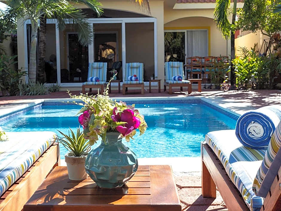 Casa Zarah - Hacienda Family Home - Pool and 2-Block to Beach