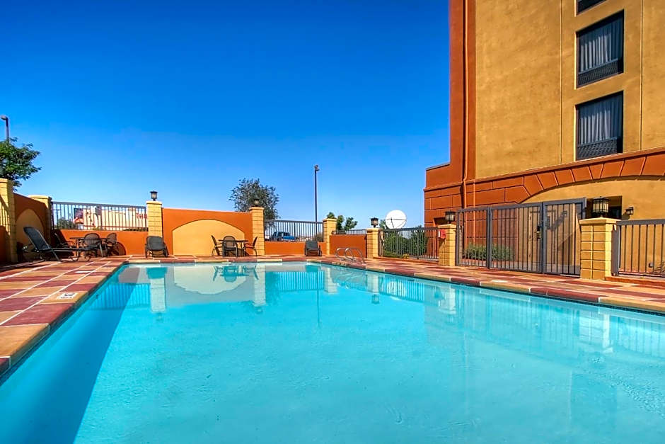 Holiday Inn Express Hotel & Suites Albuquerque Midtown By IHG