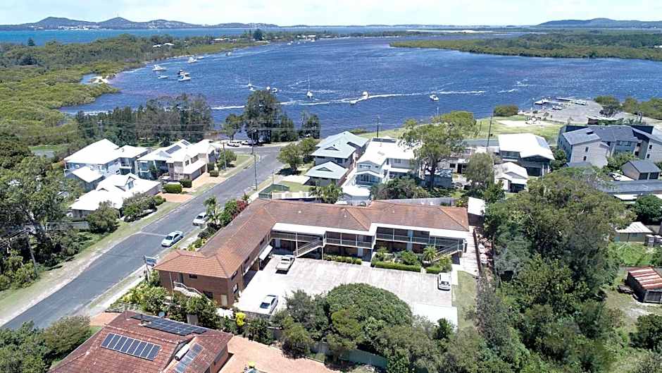 Hawks Nest Motel