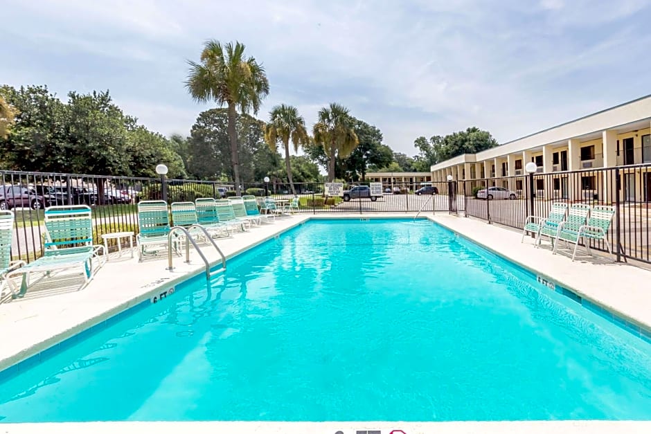 Days Inn by Wyndham Little River