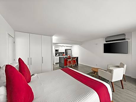 Deluxe Double Room with One Queen Bed