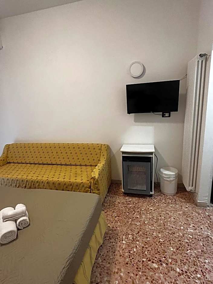 Photo 1 of 5 of Single Room