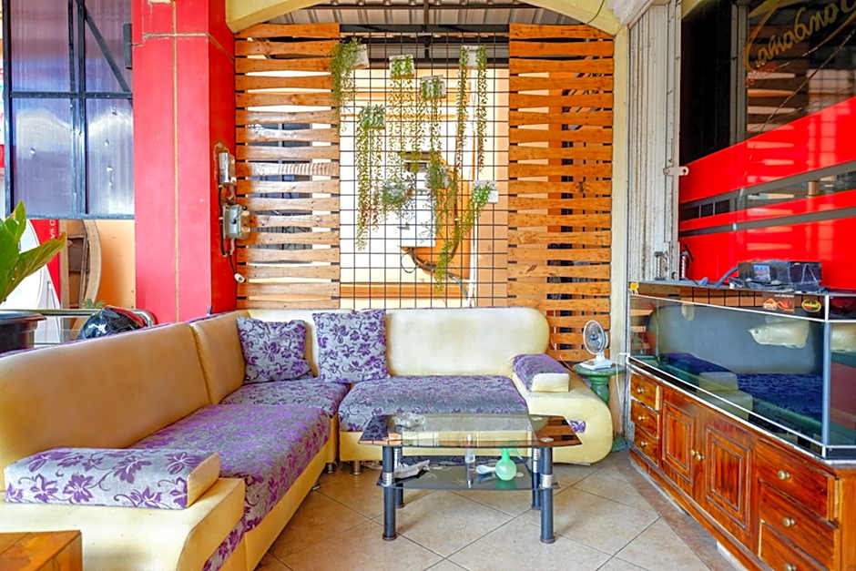 Pandawa Guest House At Ngaliyan Square Mitra RedDoorz