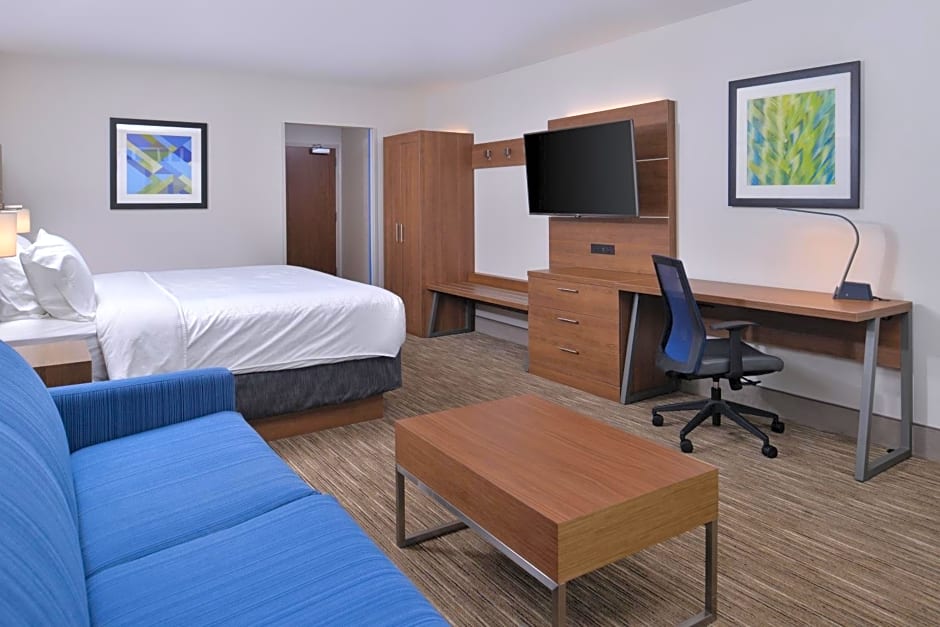 Holiday Inn Express & Suites - Marshalltown, an IHG Hotel