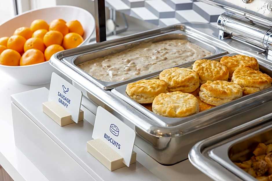 Holiday Inn Express and Suites Wichita Airport By IHG