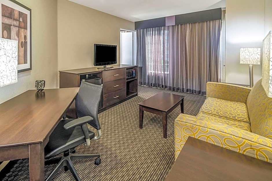 La Quinta Inn & Suites by Wyndham Anaheim Disneyland