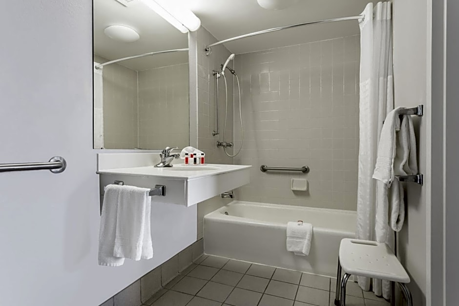Days Inn by Wyndham Bristol