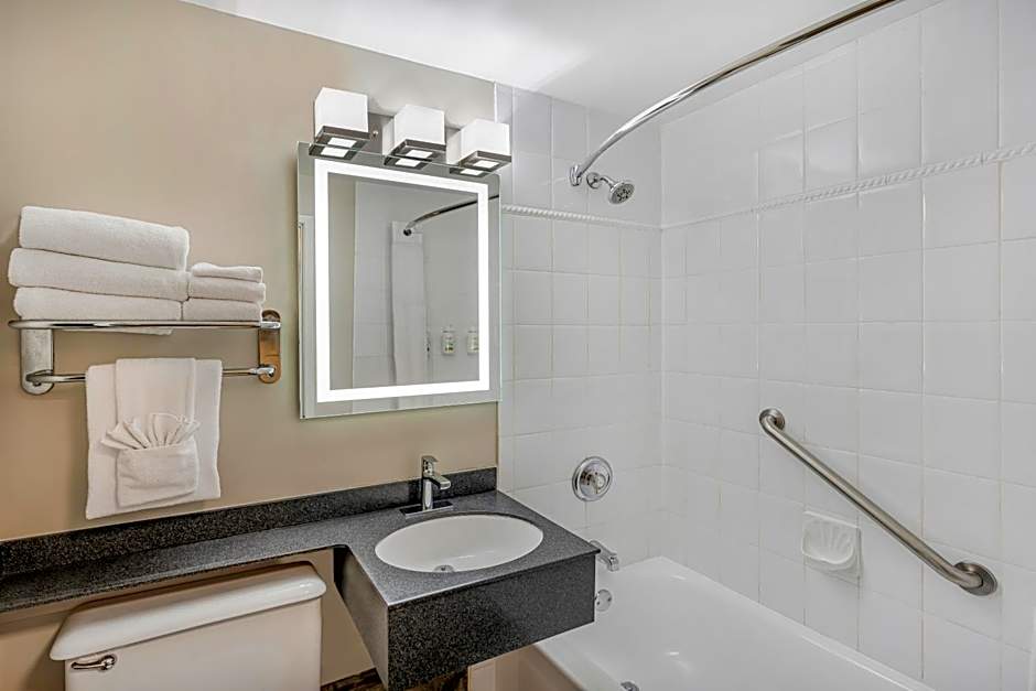 Days Inn by Wyndham Victoria On The Harbour