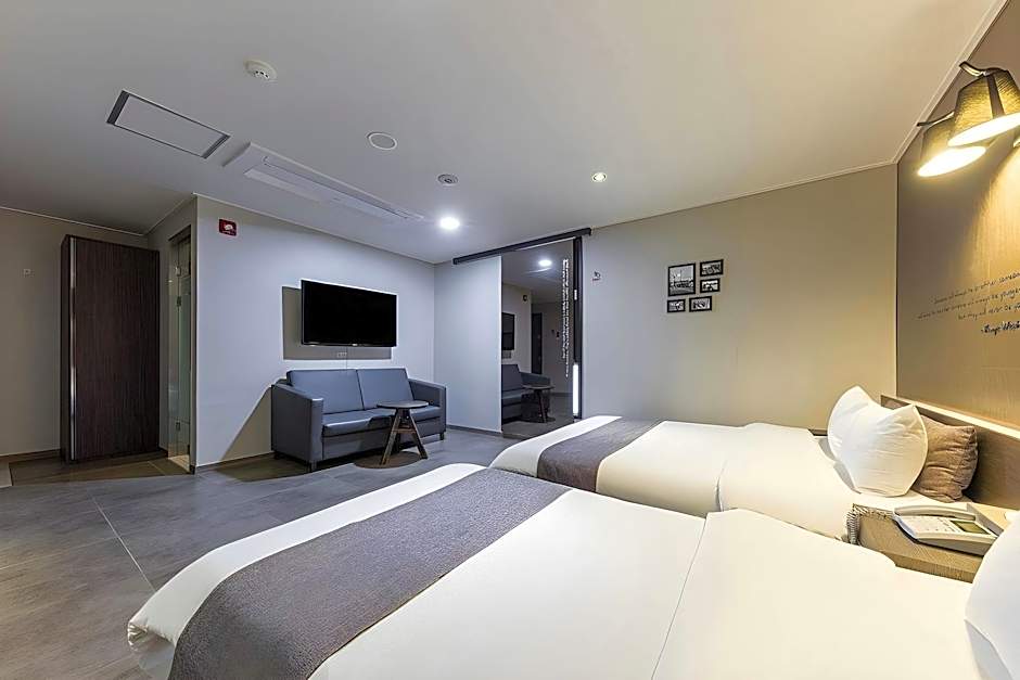 S& Hotel