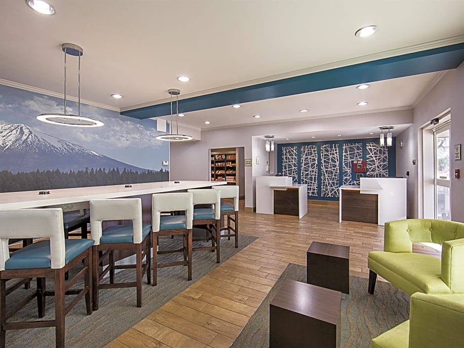 La Quinta Inn & Suites by Wyndham Central Point - Medford