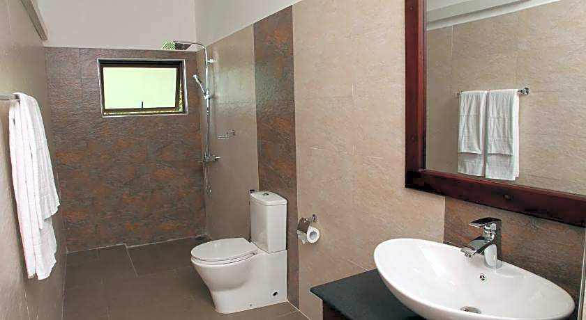 Oreeka Hotels (Katunayake Airport Hotel)