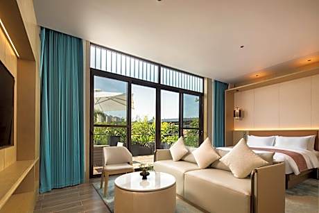 Yimi Private Hot Spring Deluxe Suite