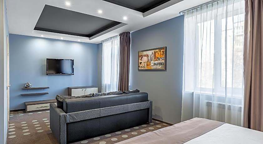 Ambassador Plaza Hotel