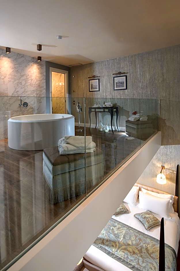 Palazzo Veneziano - Venice Collection