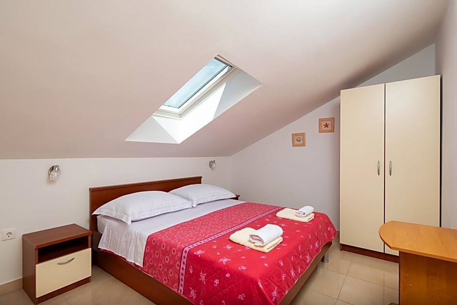 Apartments Vucica, Sevid