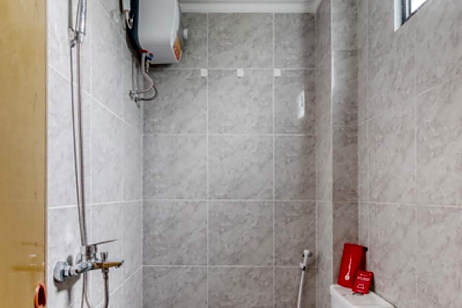 RedDoorz Syariah @ Babadan Baru Jakal