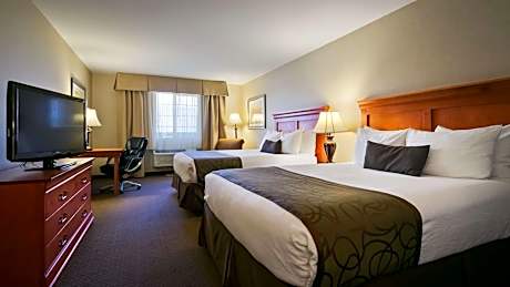 Large Queen Room with Two Queen Beds and Sofa Bed - Non-Smoking