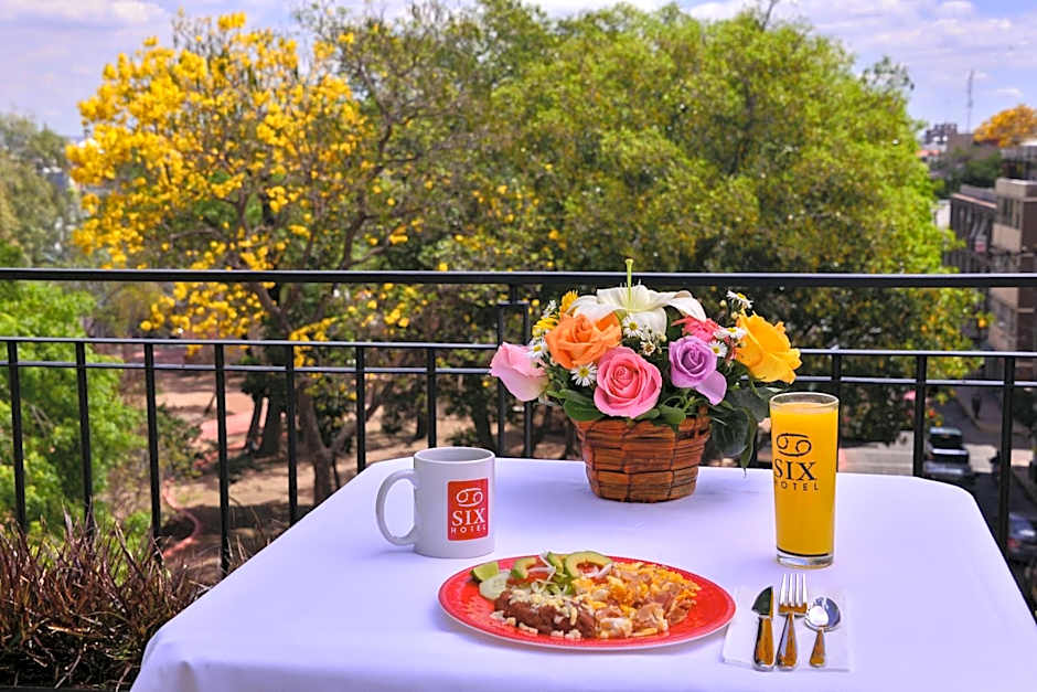 Six Hotel Guadalajara Expiatorio