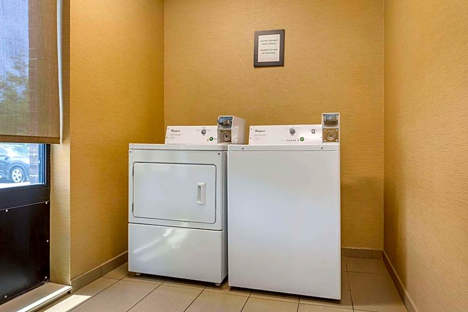 Comfort Inn & Suites At CrossPlex Village
