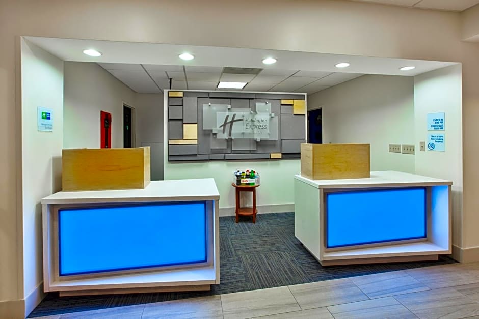Holiday Inn Express Hotel & Suites Manchester Conference Center, an IHG Hotel