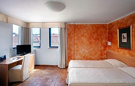 Suite (4 Adults)