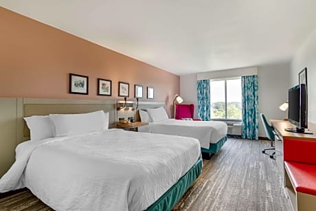 2 Double Mobility Access W/ Roll In Shower Comp Wifi- Hdtv With Hidef Channels Refrigerator-microwav